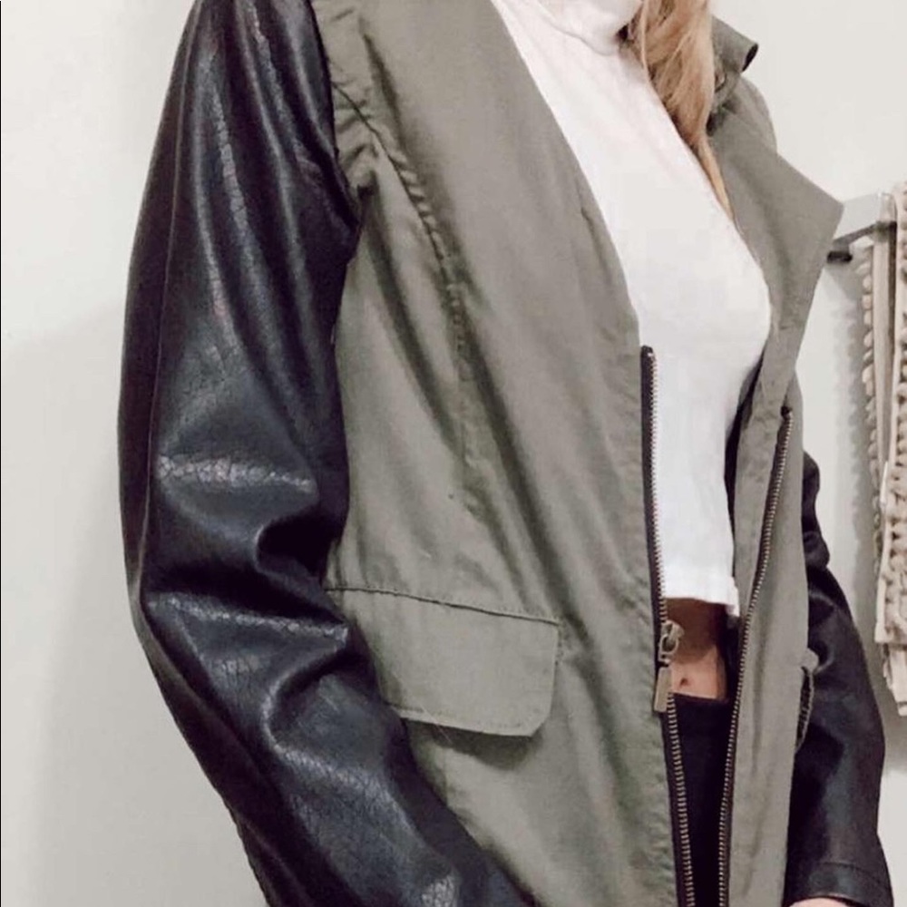 Green and black, leather sleeved, zip up jacket!